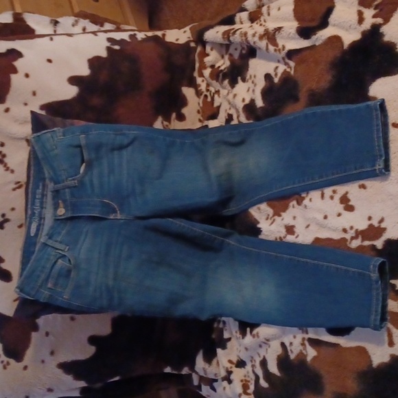 Old Navy Denim - ROCK STAR, OLD NAVY CAPRIS, SIZE 4, MID RISE.